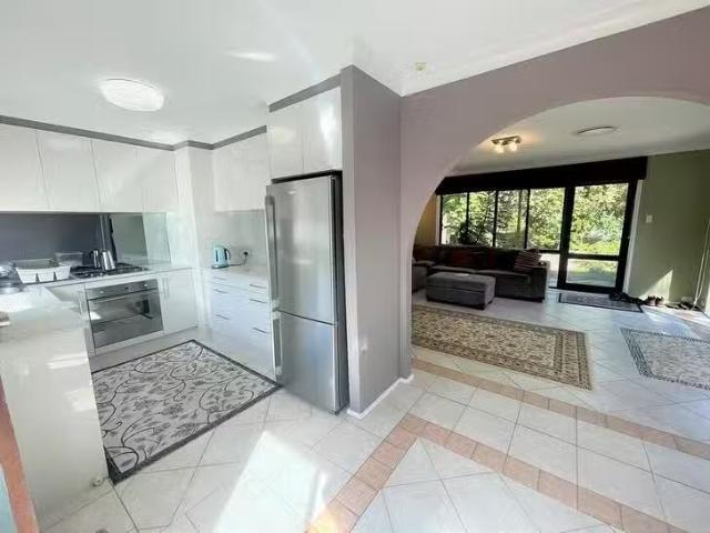 Unique 5 Fairway Avenue, Springwood, NSW 2777