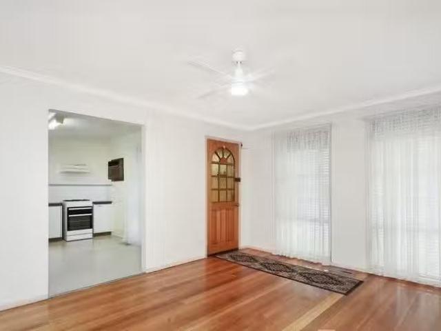 Cheap 5 Ivory Court, Sunshine West VIC 3020