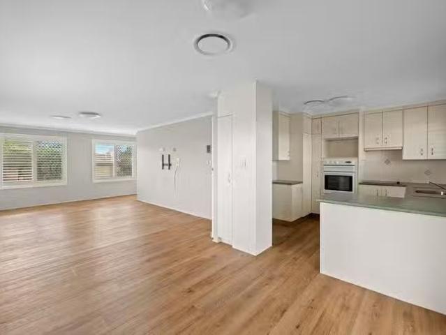 Unique 5 Jondaryan Street, Newtown, QLD 4350