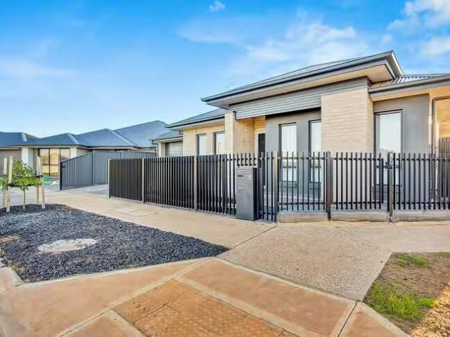 Nice 5 Legno Street, Angle Vale, SA 5117