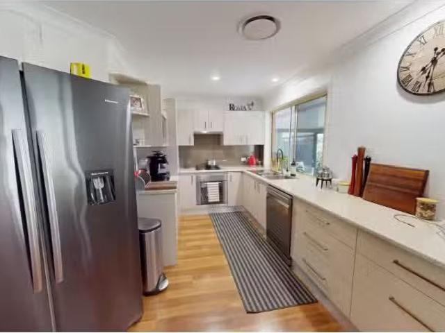 Cheap 5 Lipton Close, Woodrising House for rent Listed by Alt.