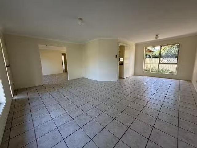 For Rent! 5 Mcintyre Street, Hillcrest, QLD 4118