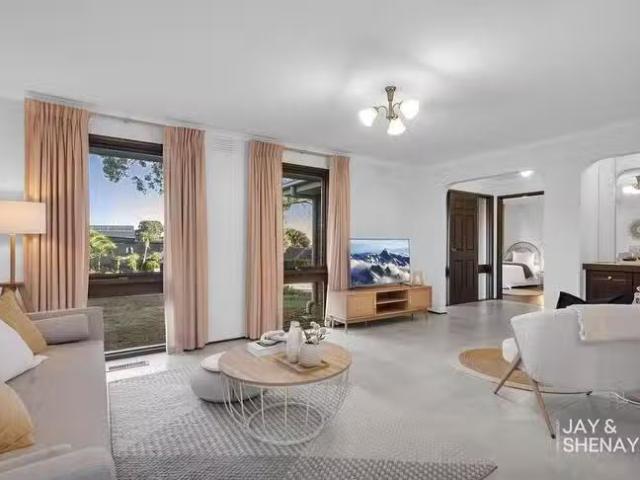 Rental! 5 Nicholson Close, Endeavour Hills, VIC 3802