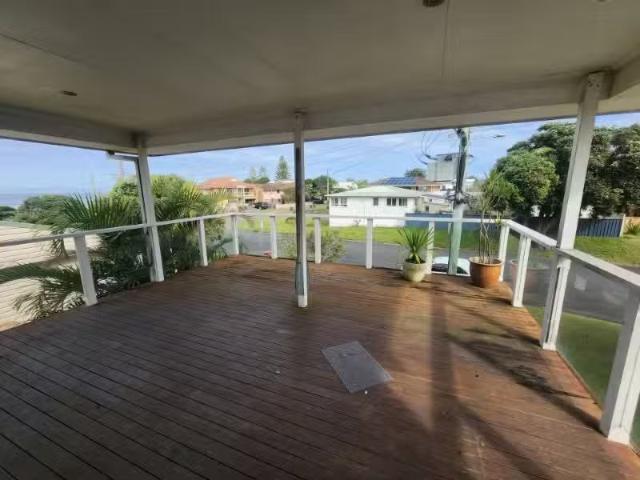 Cozy 5 Rose St, OLD BAR House for rent Listed by Helen Palfre.