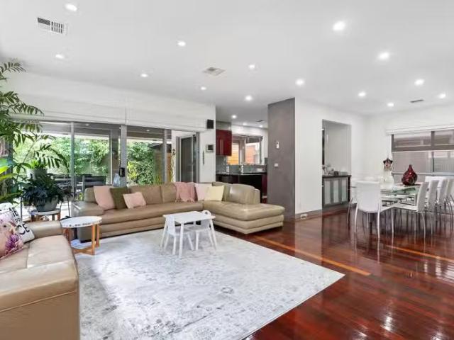 Just in! 5 Shearwater Crescent, Maribyrnong VIC 3032