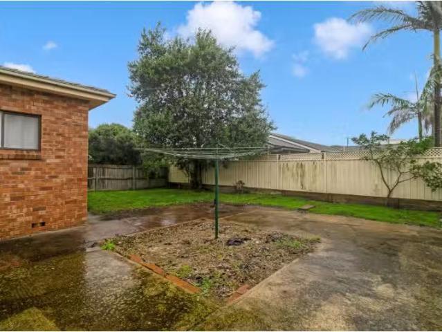 Charming 5 Simpson Street, THE ENTRANCE NORTH House for rent.