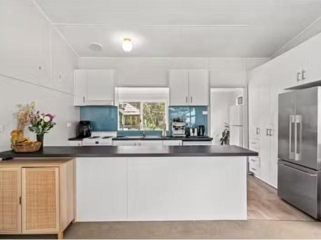 Deal! 5 South Scenic Road, Forresters Beach House for rent Li.