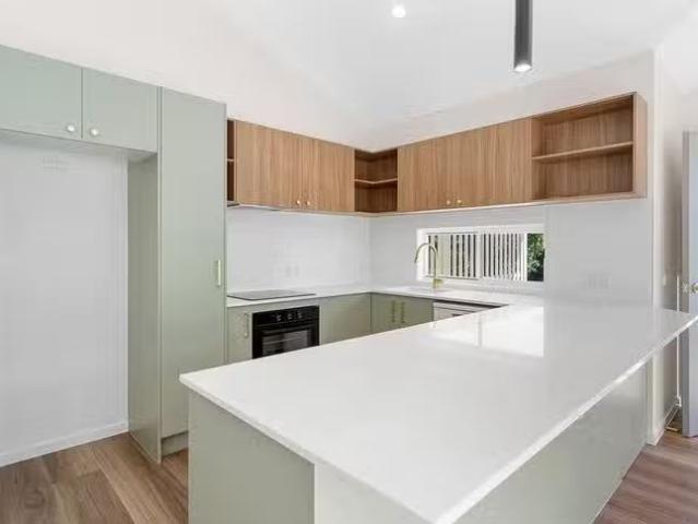 Just in! 5A Deborah Place, Westlake, QLD 4074