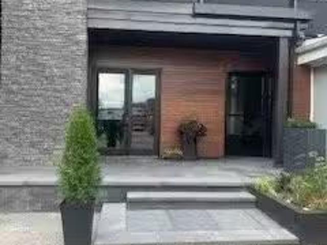 Deal! 60067673 61 Colborne St E
