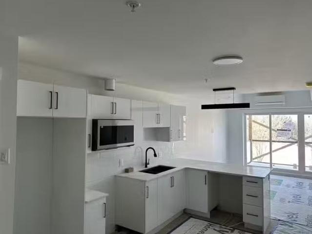 New 60299976 534 Young St