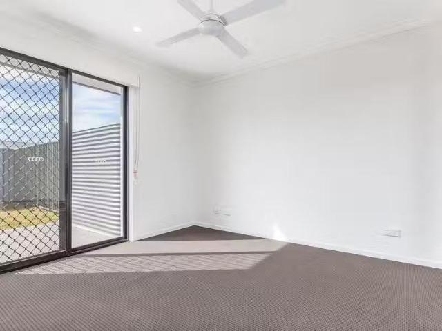 Cozy 60A Clinton Way, Hamlyn Terrace Townhouse for rent Liste.