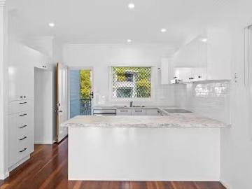 Cozy 61 Macrossan Avenue, Norman Park, QLD 4170