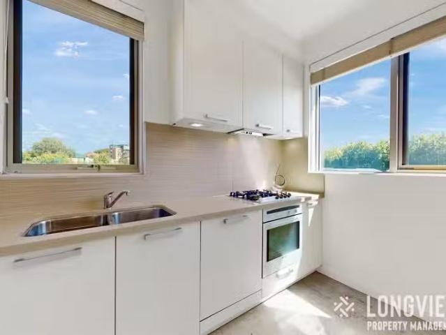 Unique 6/1 Mc Master Court, Toorak VIC 3142