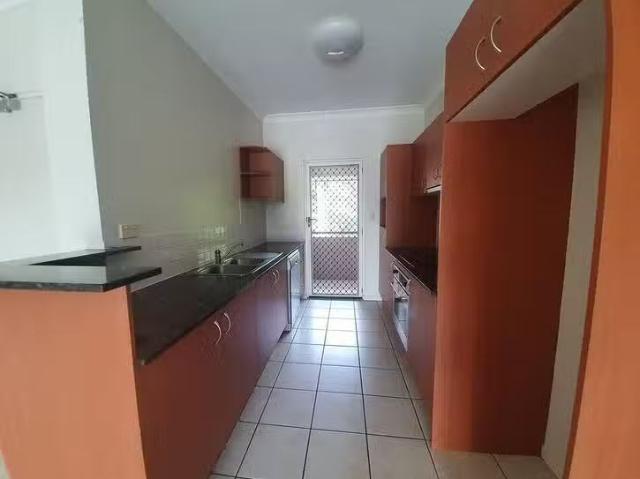 Just in! 6/24 Mclay Street, Coorparoo, QLD 4151