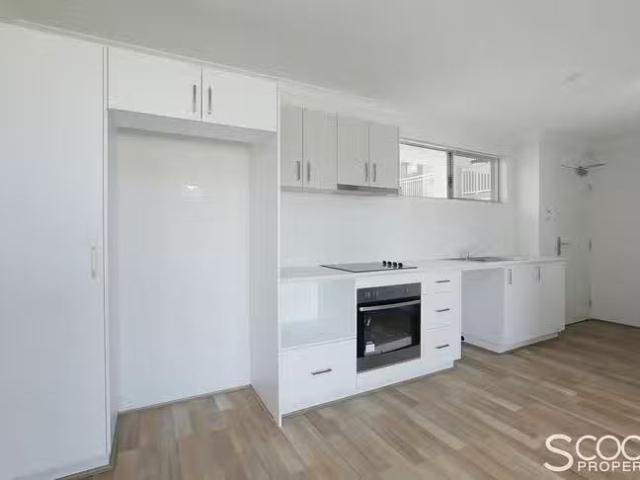 Just in! 6/2 Delaronde Drive, Success, WA 6164