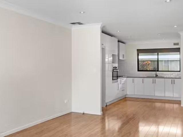 Unique 6/2 Fyans Street, Yarraville VIC 3013