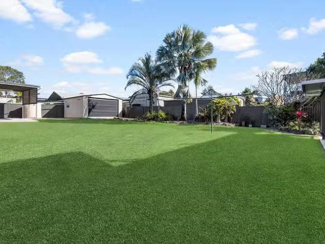 Cozy 63 Henzell Street, Kippa Ring, QLD 4021