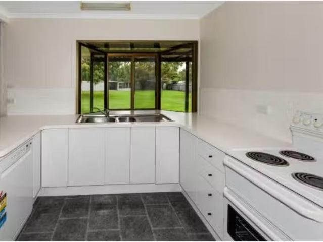 Cheap 63 Pullaming Street, Curlewis House for rent Listed by.