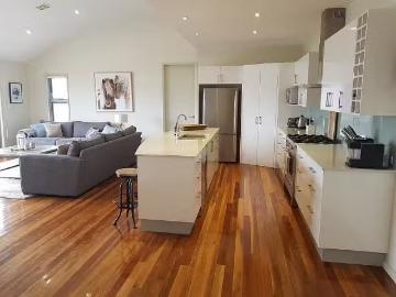 Cozy 63a Kunama Drive, East Jindabyne House for rent Listed b.