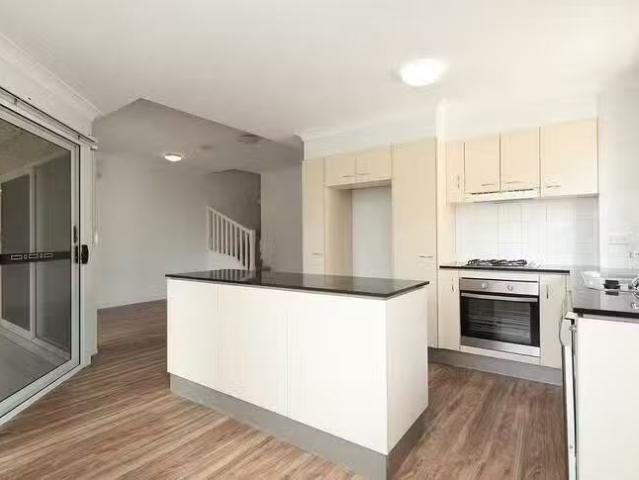 Just in! 6/41 Racecourse Road, Hamilton, QLD 4007