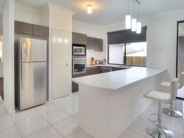 Cozy 64 Ambrose Drive, Augustine Heights, QLD 4300