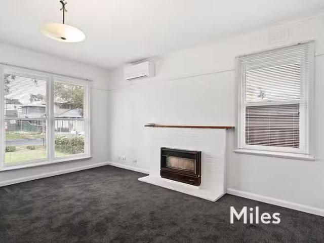 Cozy 64 Tobruk Avenue, Heidelberg West VIC 3081