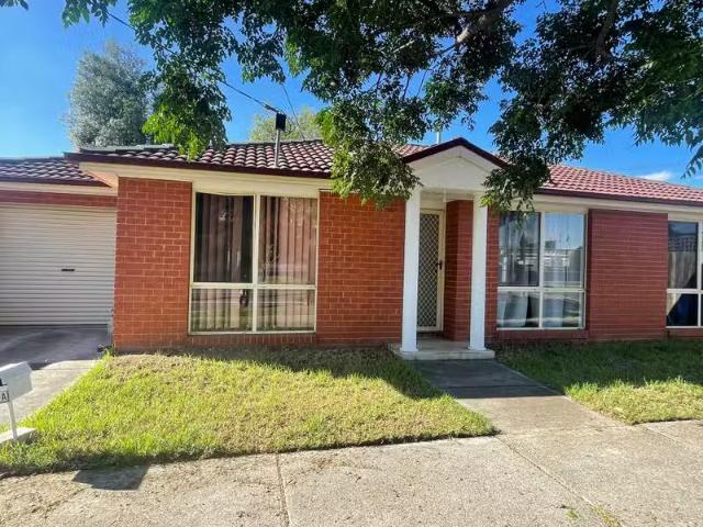 Cozy 64A Adelaide St, Albion VIC 3020