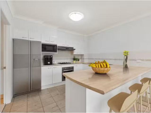 Nice 6/4A Tallegalla Street, Unanderra Townhouse for rent Lis.