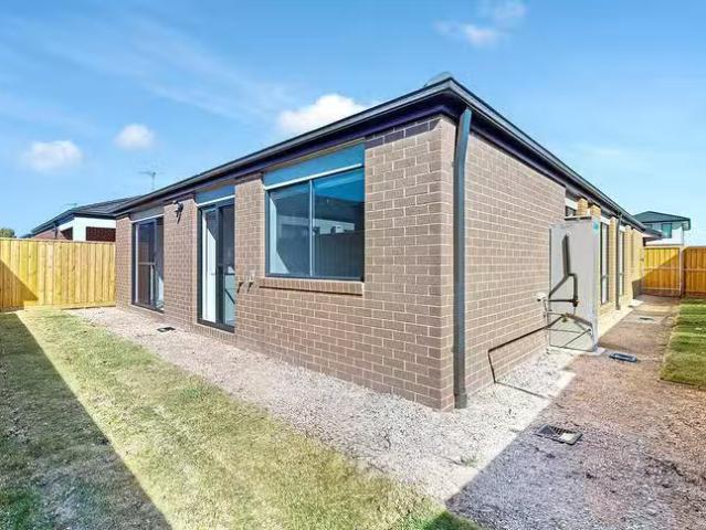 Cozy 68 Palm Circuit, Beveridge, VIC 3753