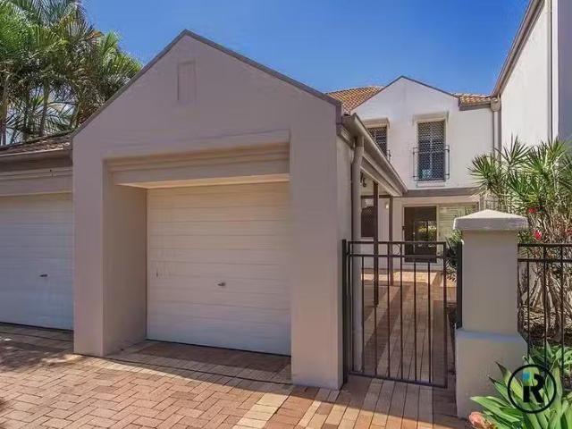 Just in! 69/101 Coutts Street, Bulimba, QLD 4171