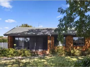 Unique 69 Burn Street, DOWNER House for rent Listed by Antone.