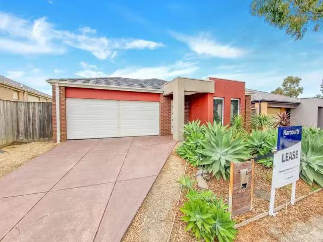 Charming 6 Tamborine Avenue, POINT COOK, VIC 3030 House for.