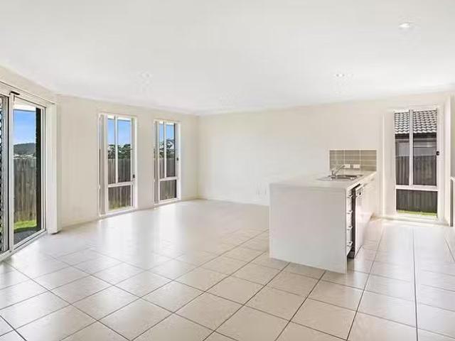 Deal! 6 Taragon Street, Glenvale, QLD 4350