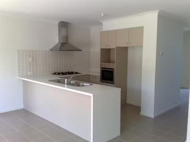 Cozy 6 Ulmara Parkway, Maidstone, VIC 3012