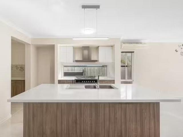 Nice 6 Wallaby Parade, Rochedale, QLD 4123