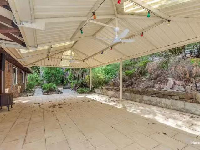 Deal! 6 Barbigal Place, LESMURDIE, WA 6076 House for Rent