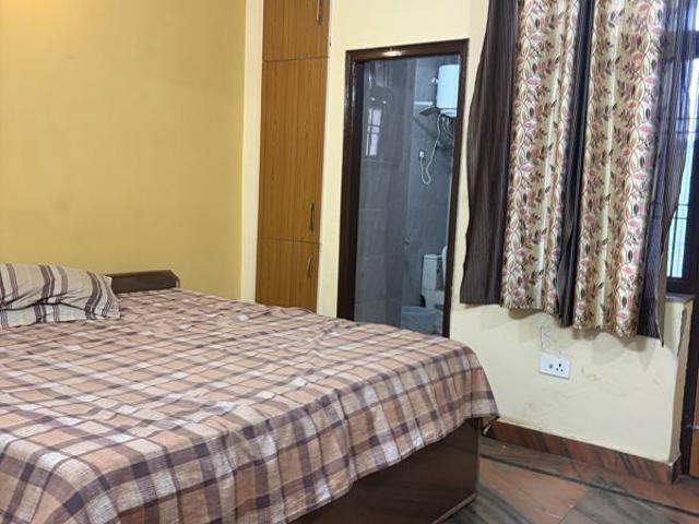 Rental | 6+ BHK + 12000 Sq.Ft. Independent House in Sector 105