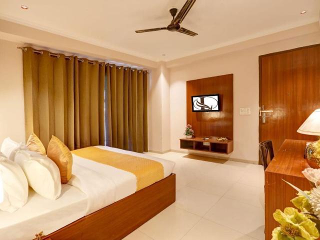 Rental | 6+ BHK + 15000 Sq.Ft. Independent House in Prithvi Apartment 52