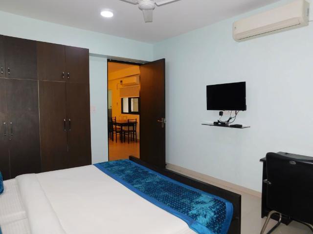 Rental | 6+ BHK 200 Sq.Yd. Apartment in Pradhav Apartments