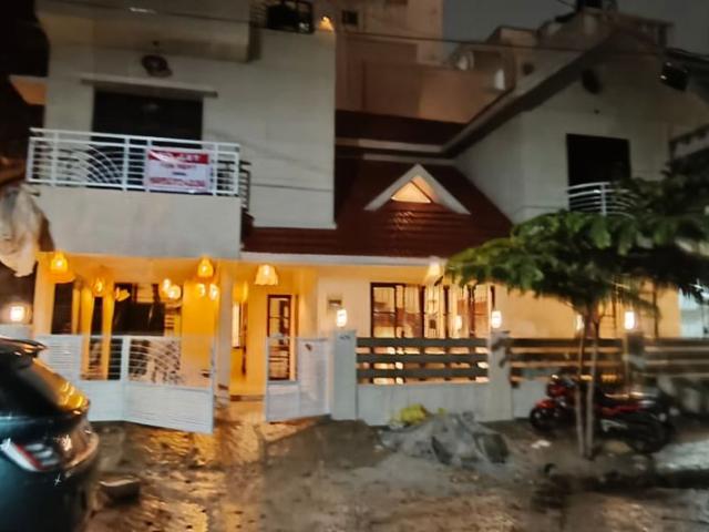 Rental | 6 BHK + 2500 Sq.Ft. Independent House in Kammanahalli