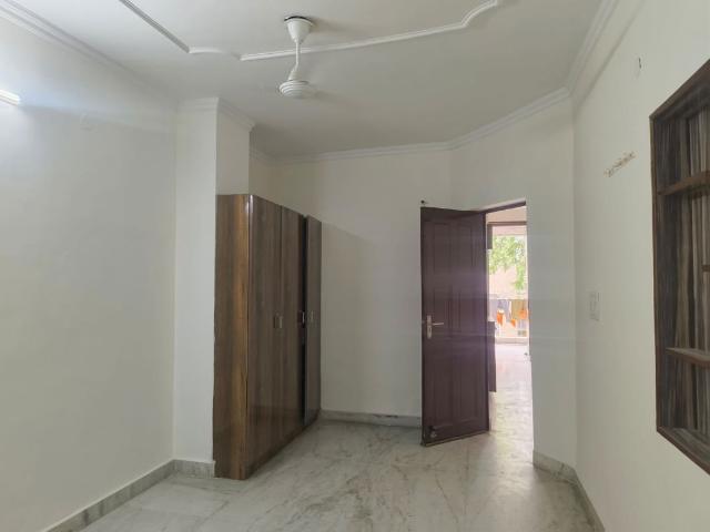Rental | 6 BHK + 250 Sq.Mt. Independent House in RWA Apartments Sector 40