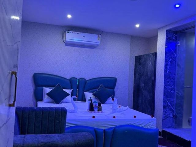 Rental | 6+ BHK + 3000 Sq.Ft. Apartment in Indiranagar
