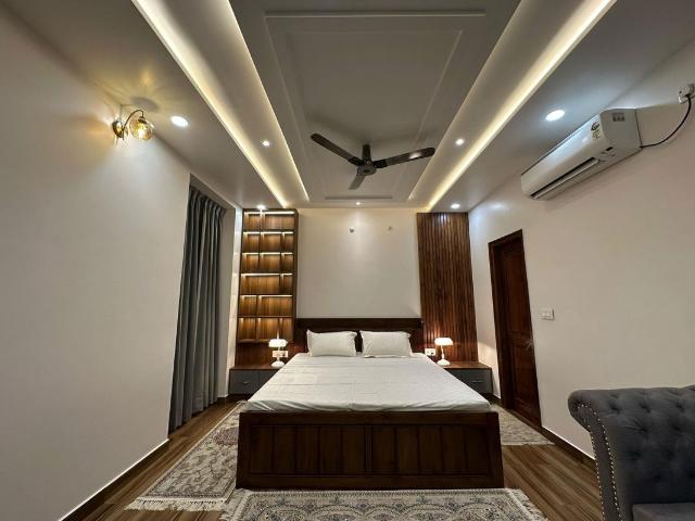 Rental | 6 BHK 3600 Sq.Ft. Independent House in Gomti Nagar