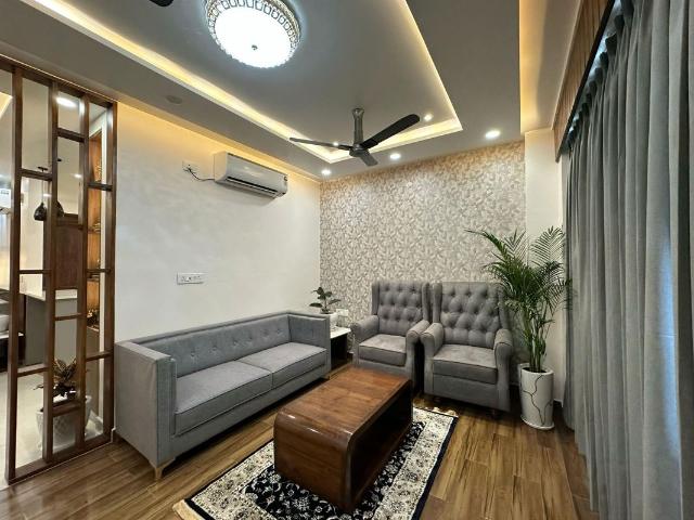 Rental | 6 BHK 3600 Sq.Ft. Independent House in Gomti Nagar