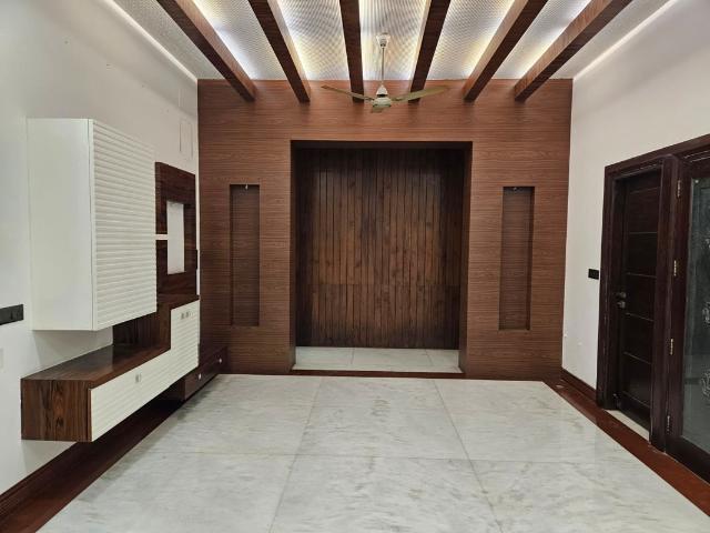 Rental | 6+ BHK + 450 Sq.Mt. Independent House in RWA Apartments Sector 50