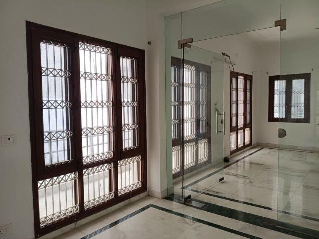 Rental | 6+ BHK 450 Sq.Mt. Independent House in Sector 40