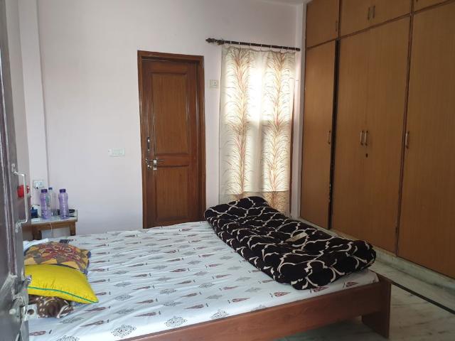 Rental | 6+ BHK 500 Sq.Yd. Apartment in DLF Express Greens