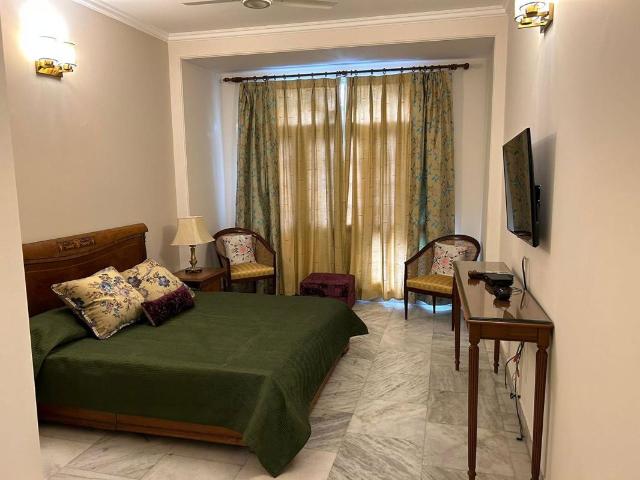 Rental | 6 BHK + Basement 325 Sq.Yd. Villa in Defence Colony