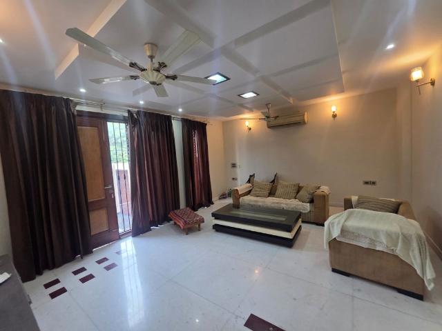 Rental | 6+ BHK + Basement 500 Sq.Yd. Independent House in Sector 10