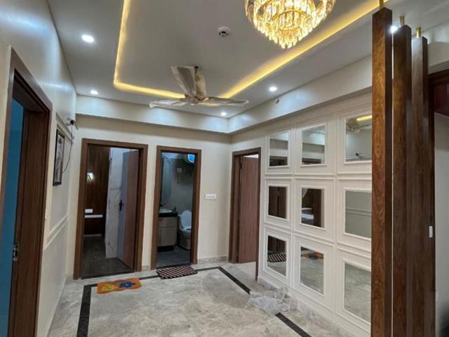 Rental | 6+ BHK + Extra Room 450 Sq.Mt. Independent House in Sector 46